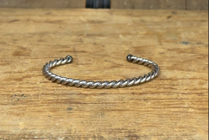 Women's Twisted Cuff