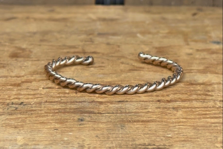 Women's Twisted Cuff