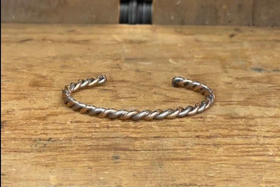 Women's Twisted Cuff